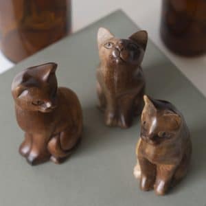 Träkatt prydnad brun (3 motiv)