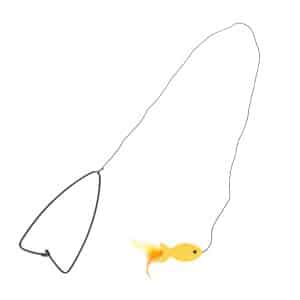 TIAKI dinglande dörrleksak med fisk - 1 st